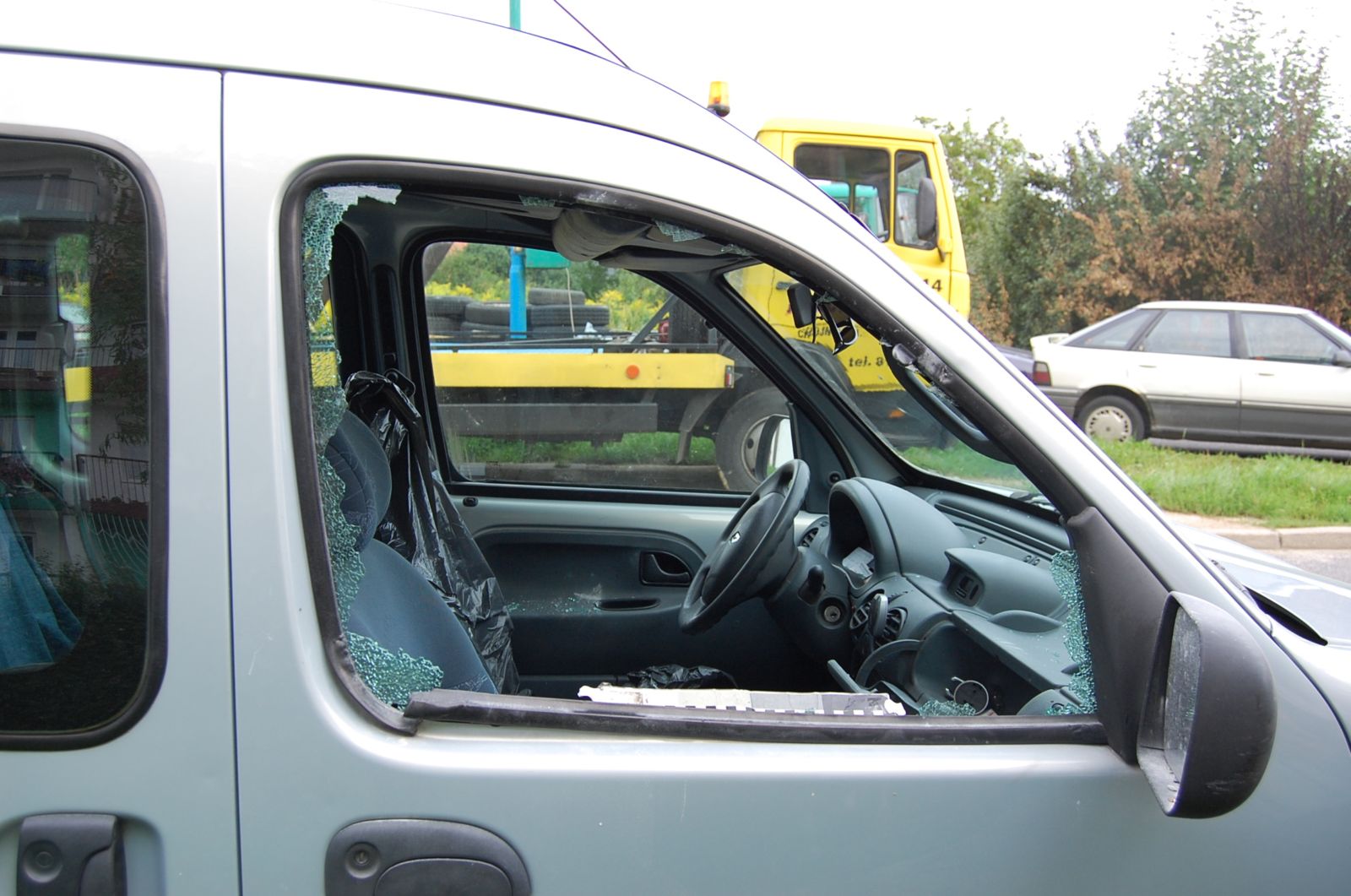 Recydywiści zniszczyli kilkanaście aut