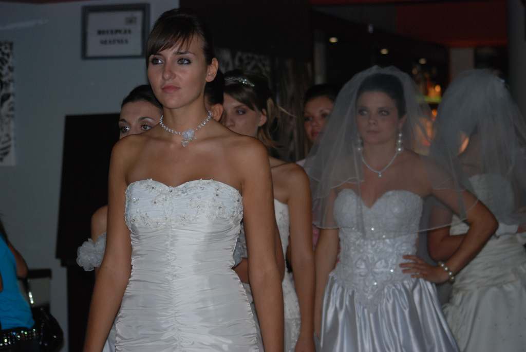 Pokaz mody w kręgielni