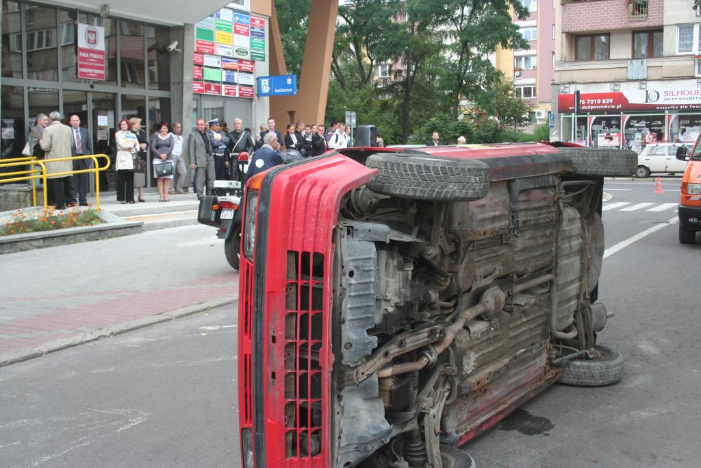 Wypadek przed starostwem