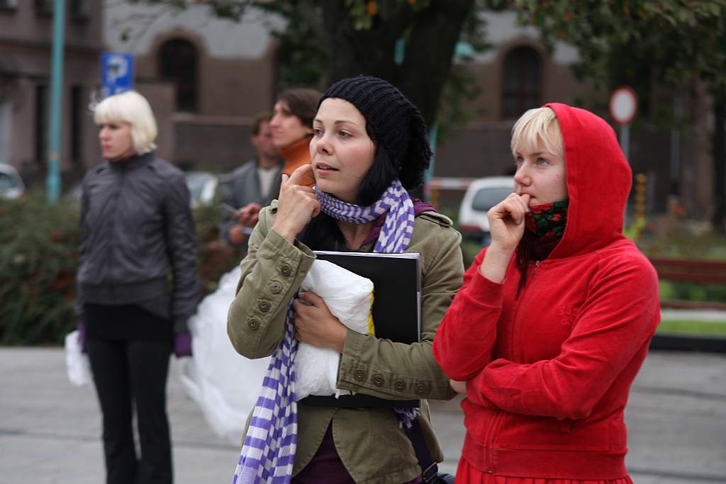 Happening pod pomnikiem