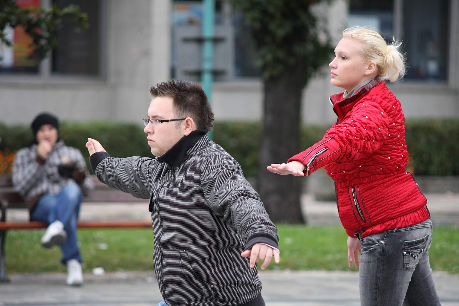 Happening pod pomnikiem