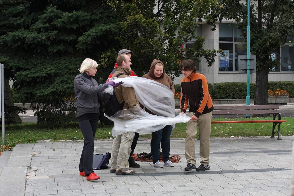 Happening pod pomnikiem