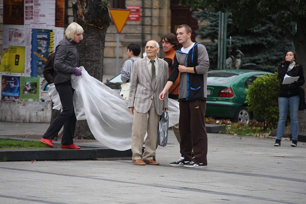 Happening pod pomnikiem