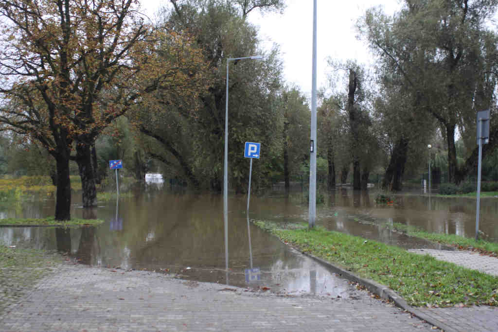 „Kormoran” dalej zmaga się z żywiołem