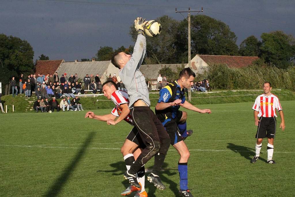 Dąb - Błękitni 1:4