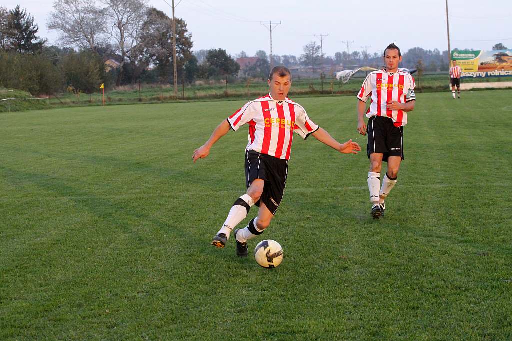 Dąb - Błękitni 1:4