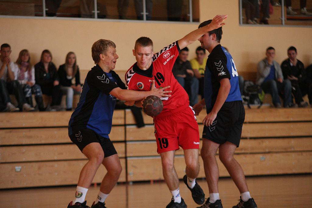 Ręczna: UKS 9 - Siódemka 35-34
