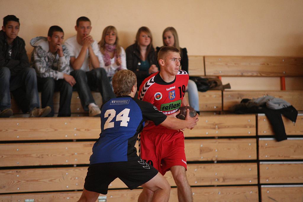 Ręczna: UKS 9 - Siódemka 35-34