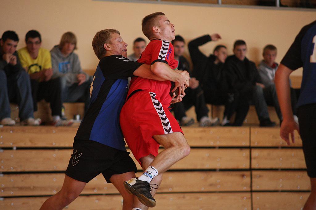 Ręczna: UKS 9 - Siódemka 35-34