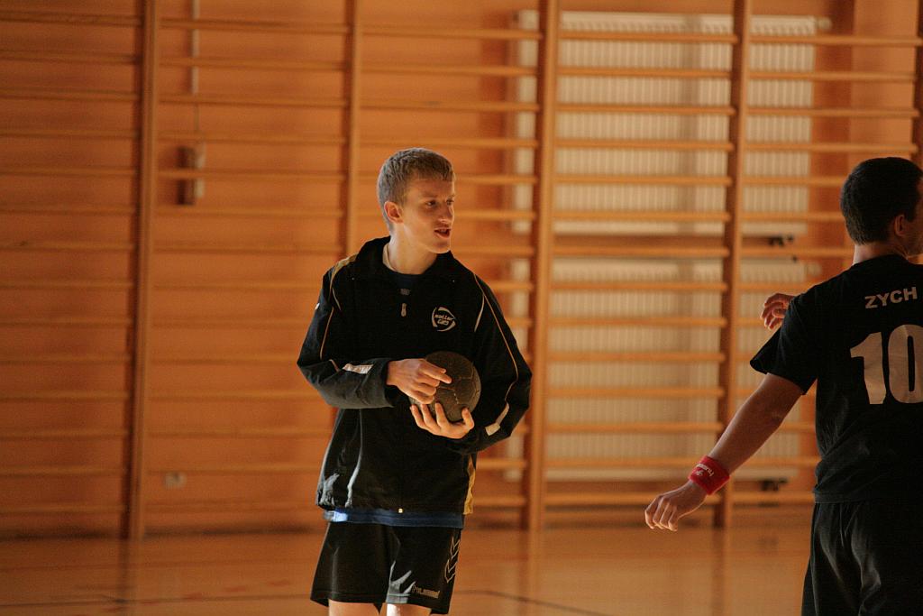 Ręczna: UKS 9 - Siódemka 35-34