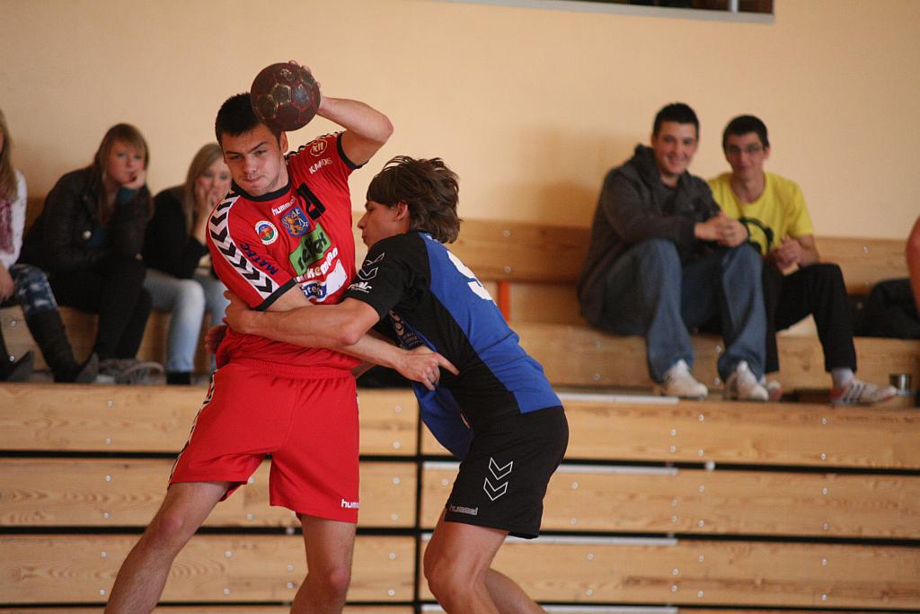 Ręczna: UKS 9 - Siódemka 35-34