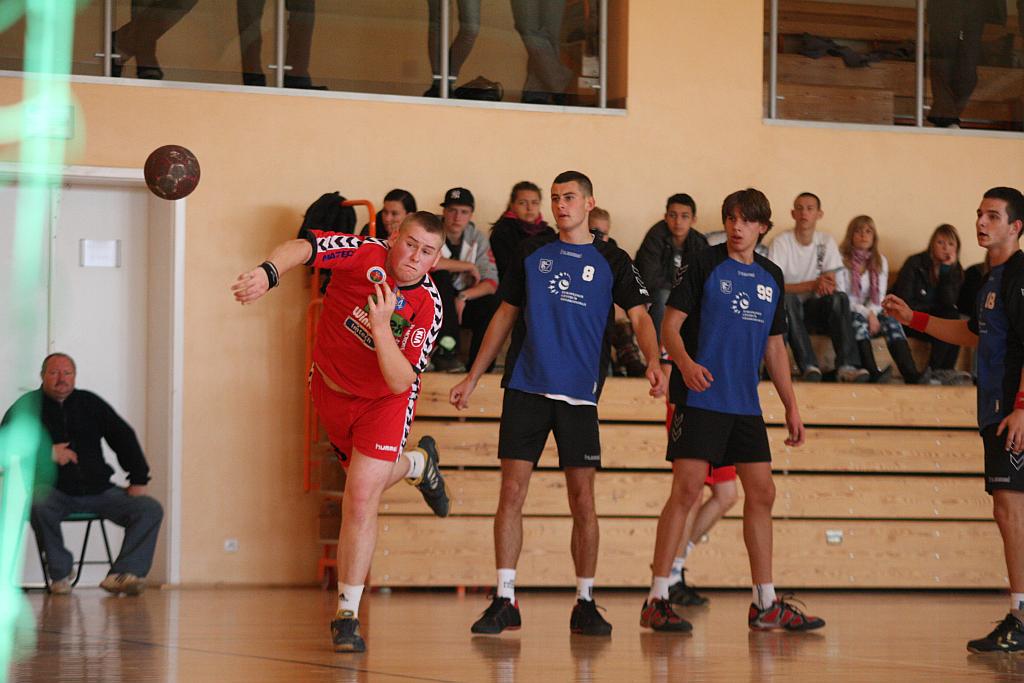 Ręczna: UKS 9 - Siódemka 35-34