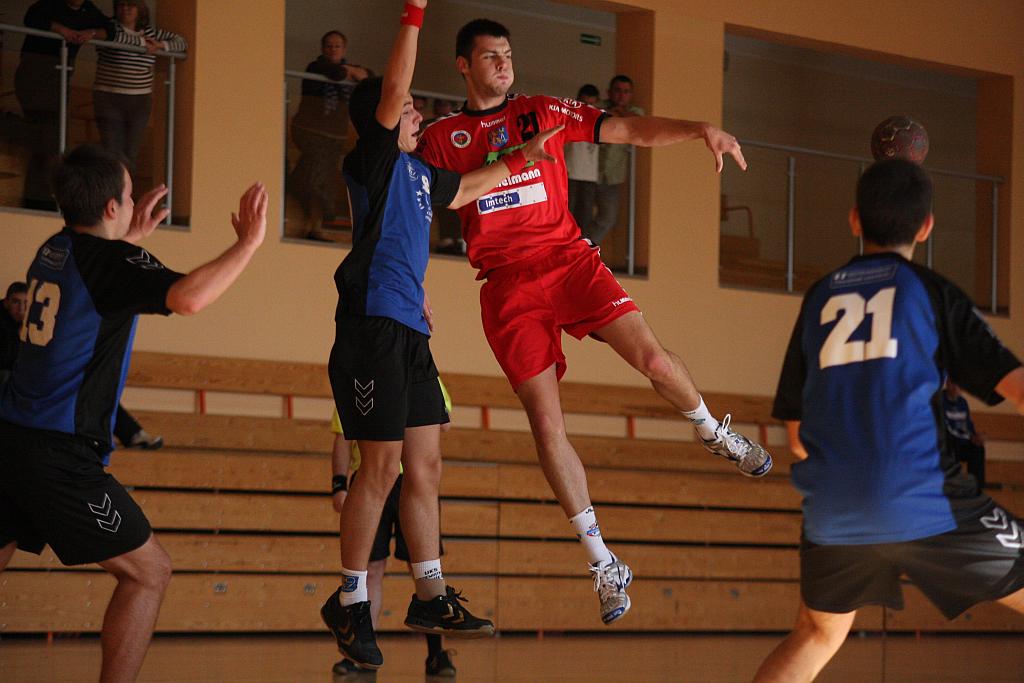 Ręczna: UKS 9 - Siódemka 35-34