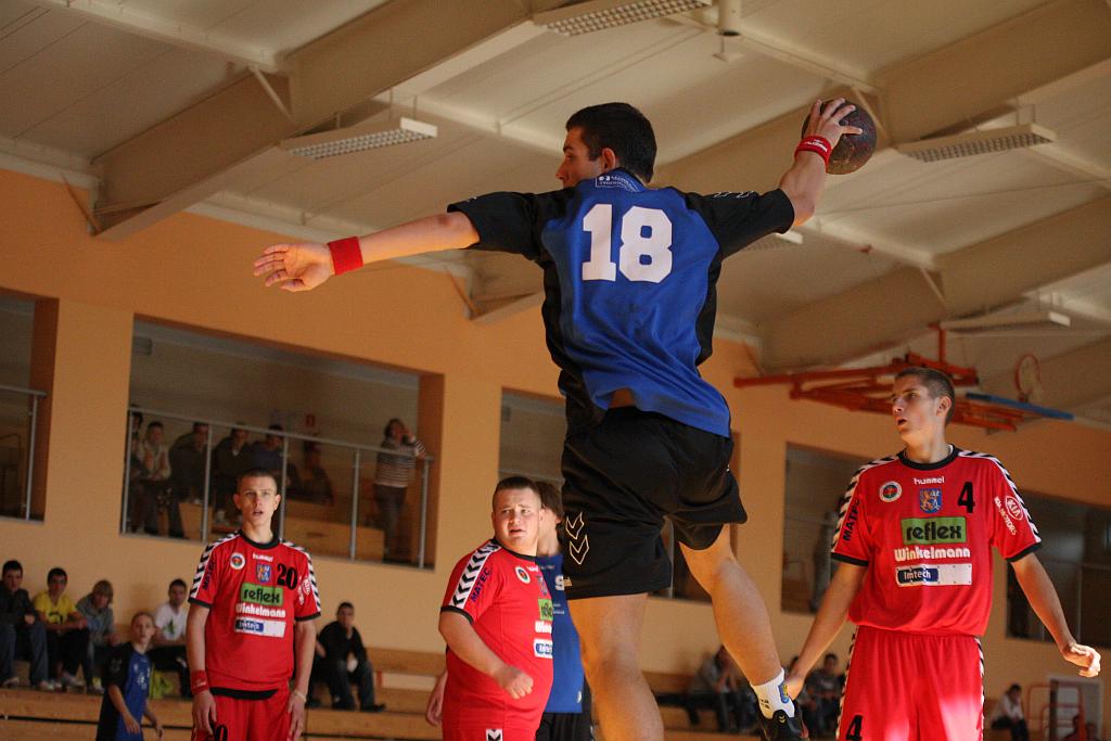 Ręczna: UKS 9 - Siódemka 35-34