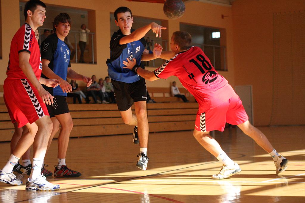 Ręczna: UKS 9 - Siódemka 35-34