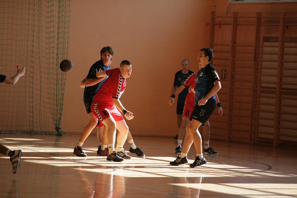 Ręczna: UKS 9 - Siódemka 35-34
