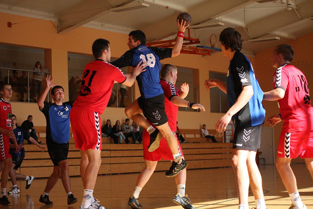 Ręczna: UKS 9 - Siódemka 35-34