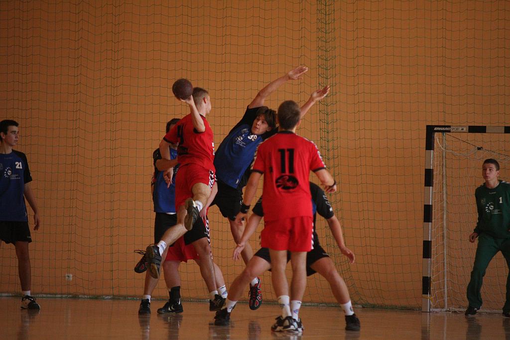 Ręczna: UKS 9 - Siódemka 35-34