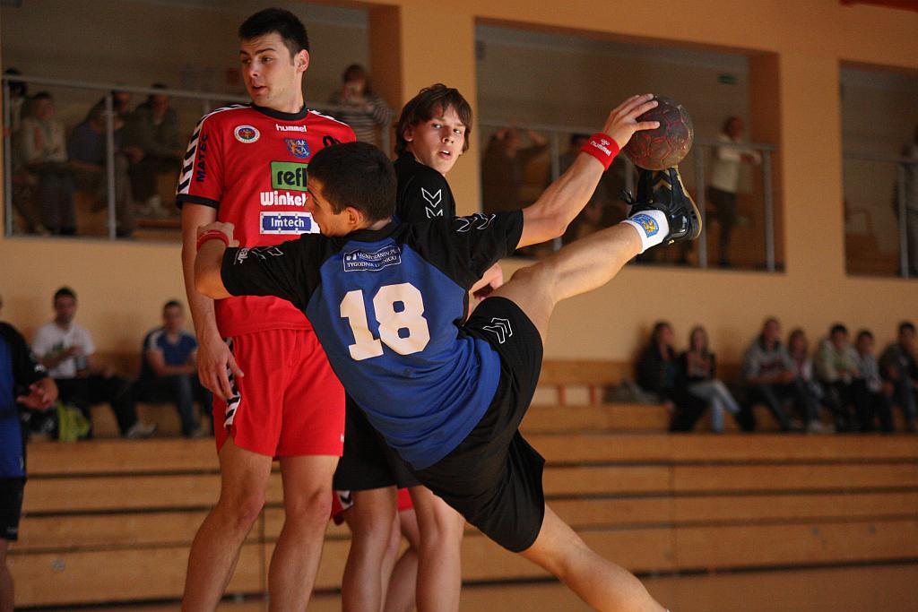 Ręczna: UKS 9 - Siódemka 35-34
