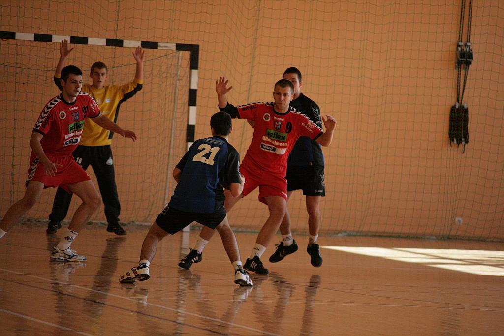 Ręczna: UKS 9 - Siódemka 35-34