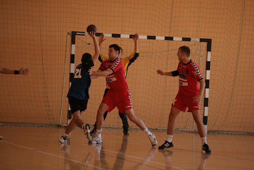 Ręczna: UKS 9 - Siódemka 35-34