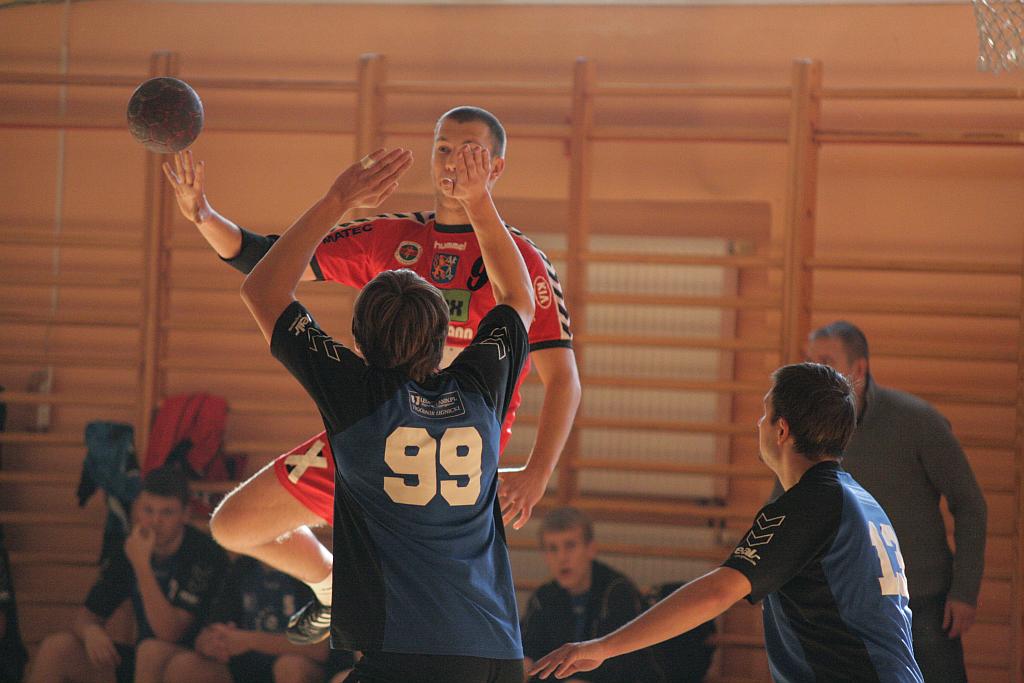 Ręczna: UKS 9 - Siódemka 35-34
