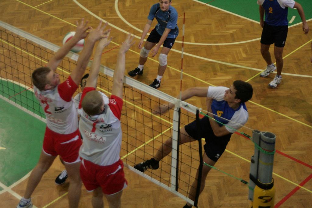 Trzecie zwycięstwo juniorów Ikara