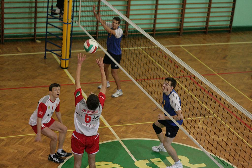 Trzecie zwycięstwo juniorów Ikara