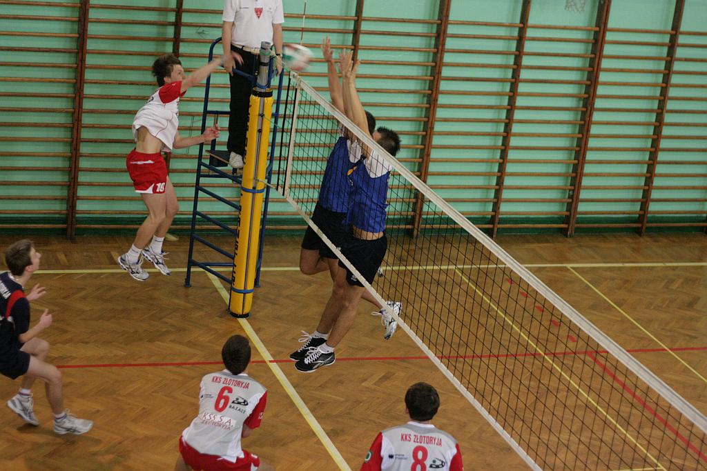 Trzecie zwycięstwo juniorów Ikara