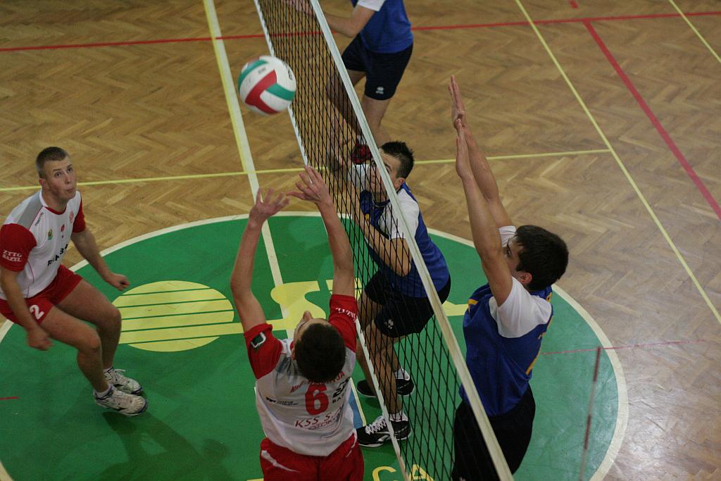 Trzecie zwycięstwo juniorów Ikara