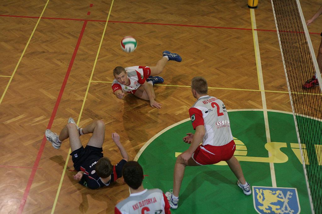 Trzecie zwycięstwo juniorów Ikara