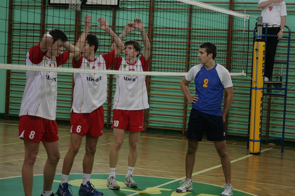 Trzecie zwycięstwo juniorów Ikara