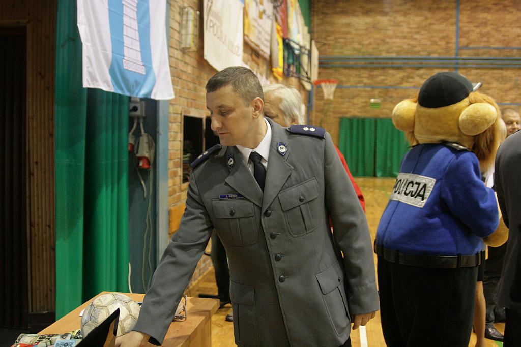 Policjanci grali w piłkę