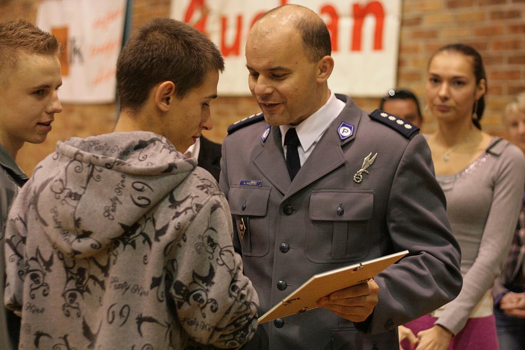 Policjanci grali w piłkę