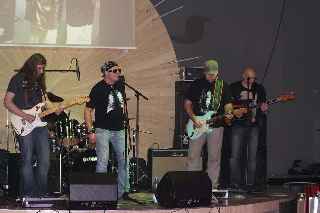 Zaduszki w Sunny Music Club