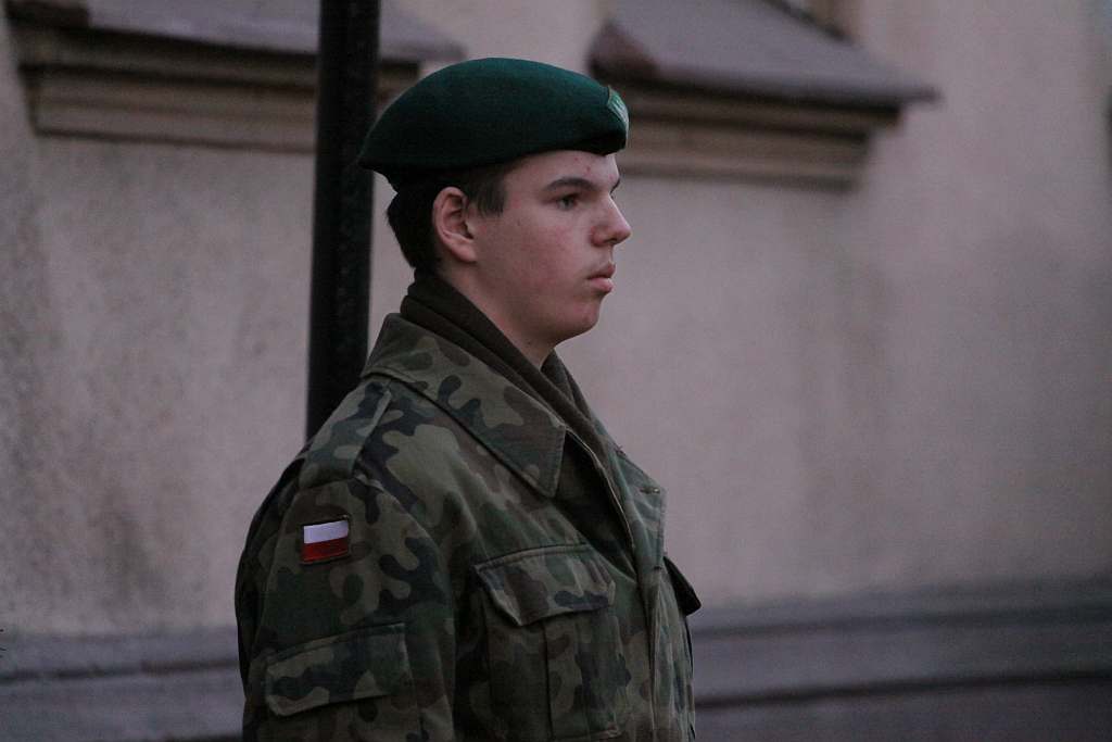 Procesja na cmentarzu w Legnicy