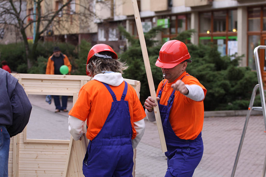 Super L buduje dom na rynku