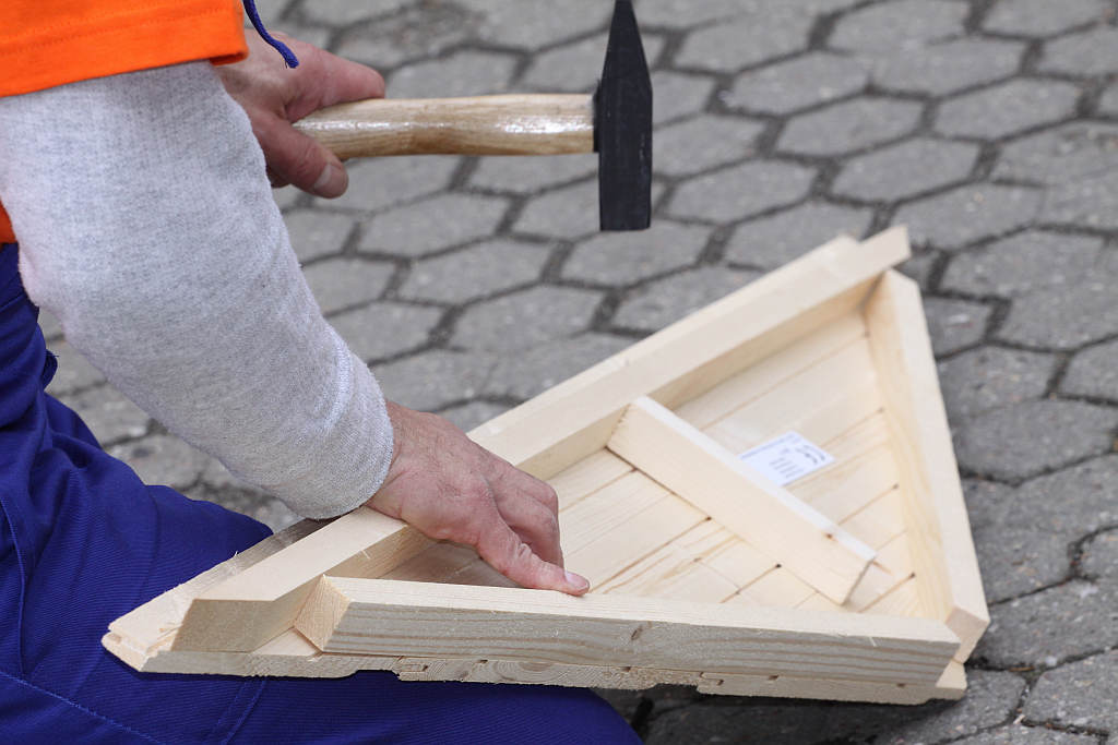 Super L buduje dom na rynku