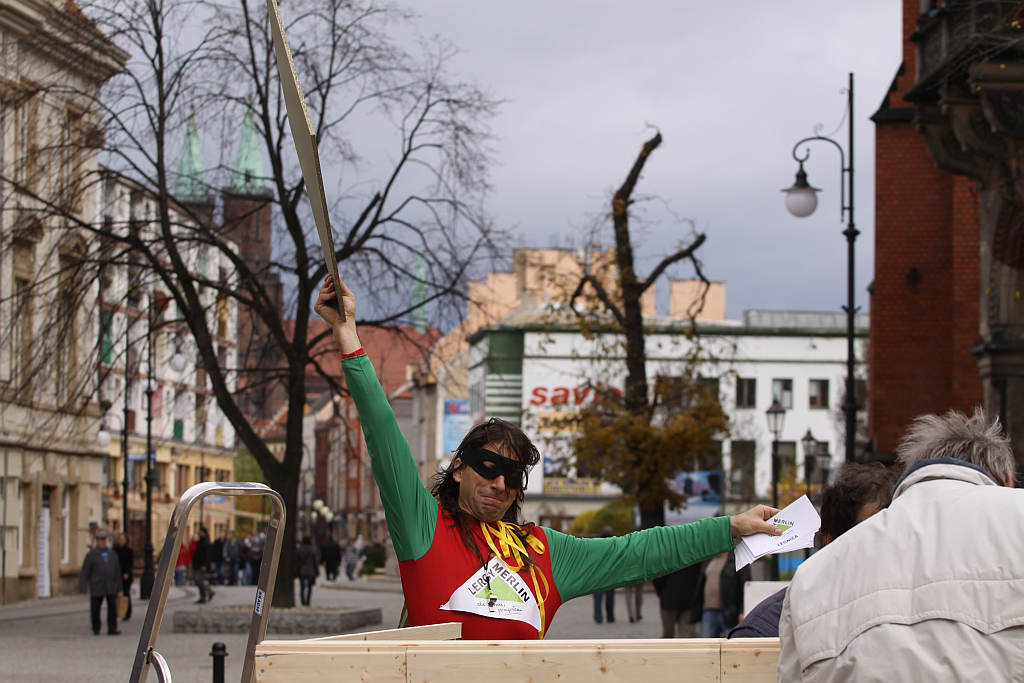 Super L buduje dom na rynku