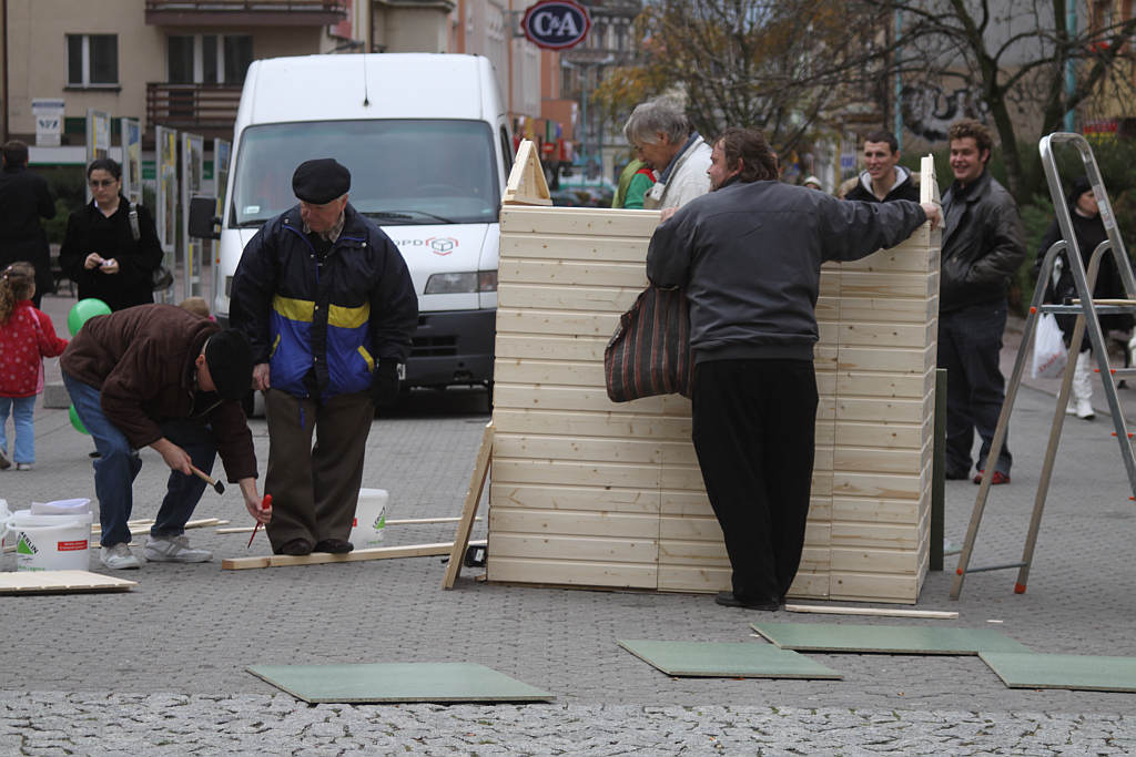 Super L buduje dom na rynku