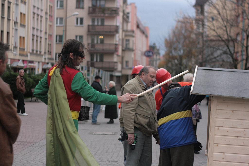 Super L buduje dom na rynku