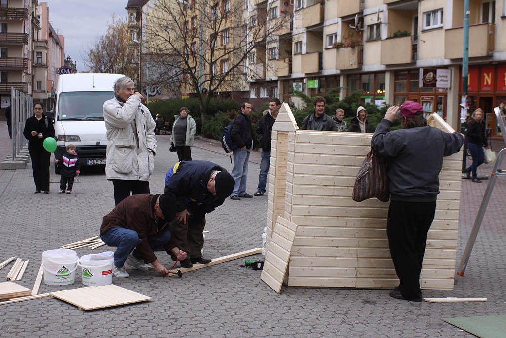 Super L buduje dom na rynku
