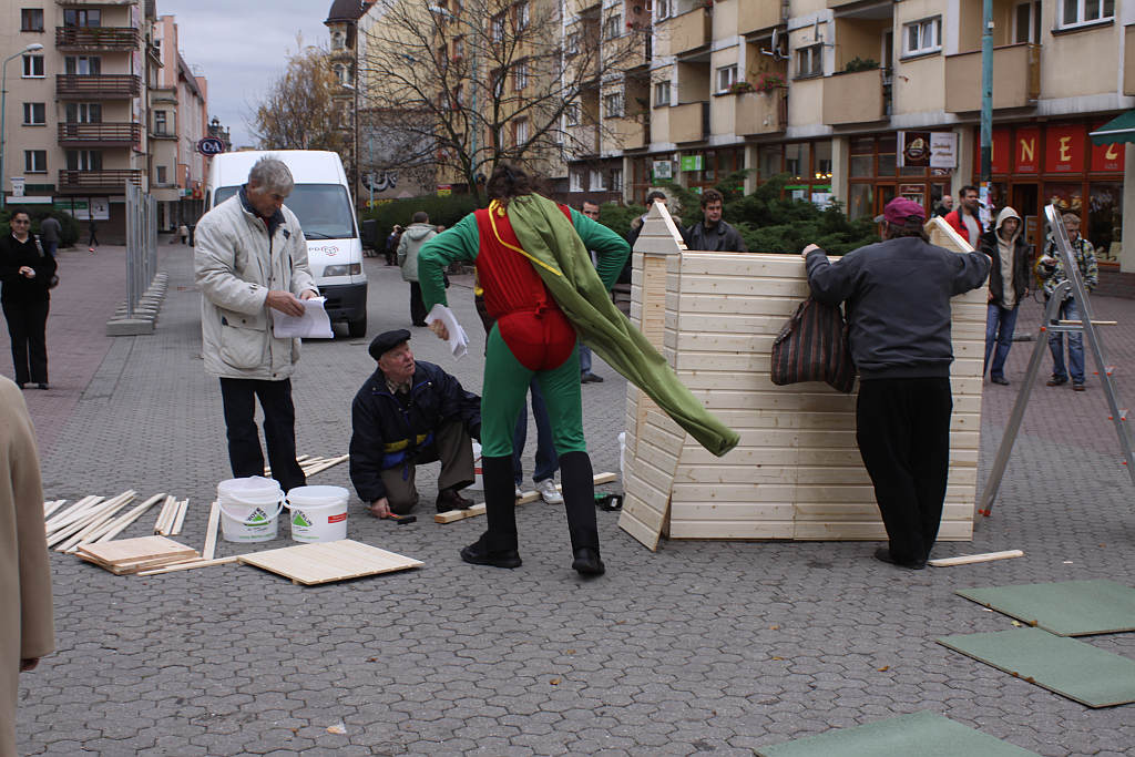 Super L buduje dom na rynku
