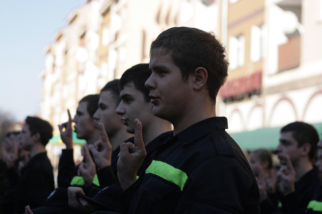 Mundurowi uczniowie ślubowali w Rynku