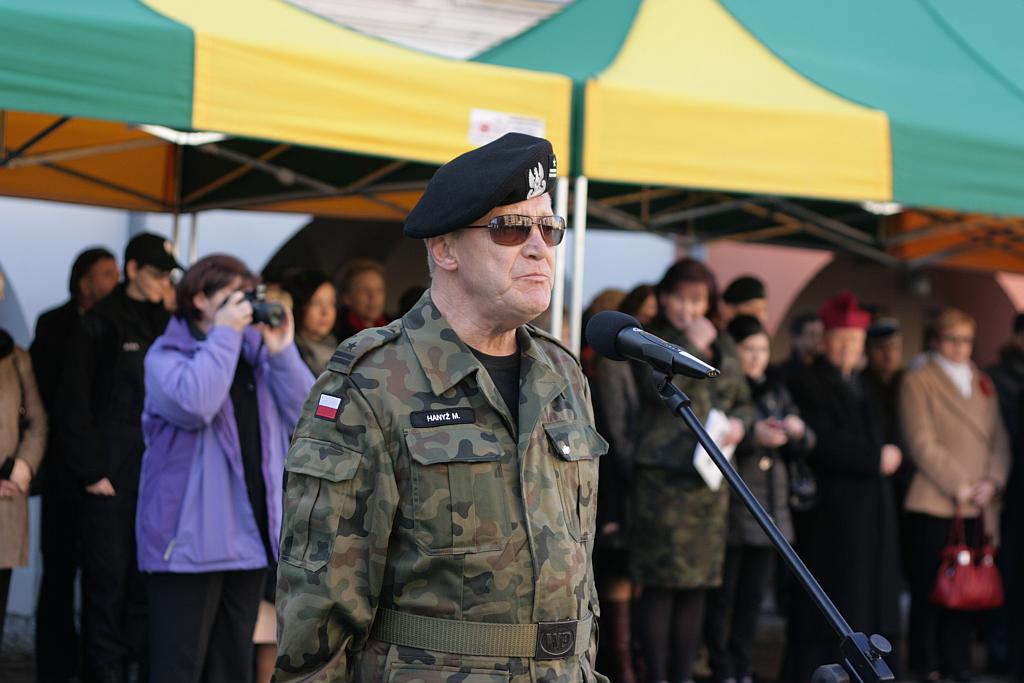 Mundurowi uczniowie ślubowali w Rynku