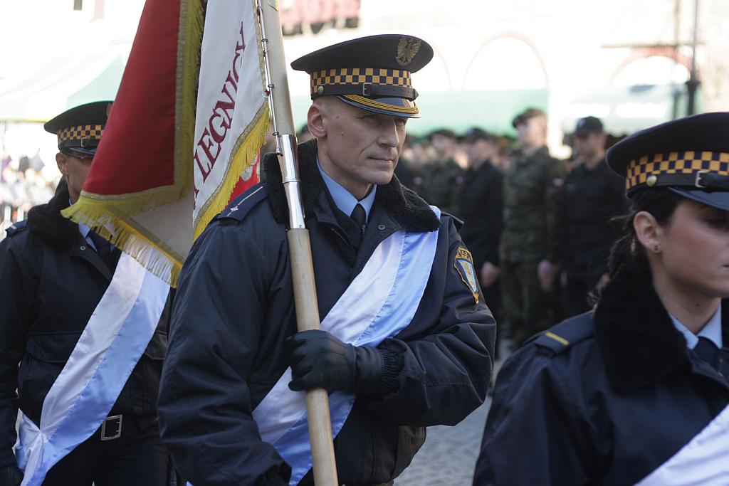 Mundurowi uczniowie ślubowali w Rynku