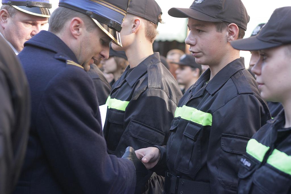 Mundurowi uczniowie ślubowali w Rynku