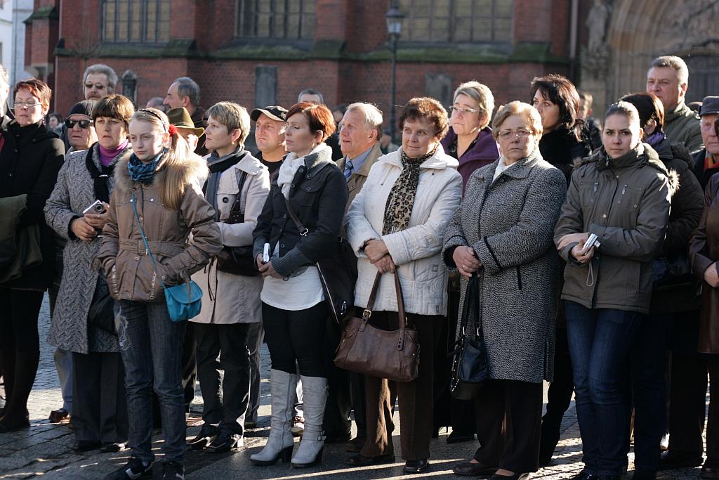 Mundurowi uczniowie ślubowali w Rynku