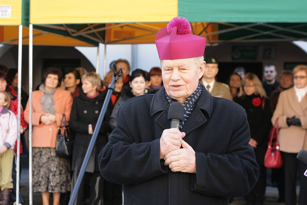 Mundurowi uczniowie ślubowali w Rynku