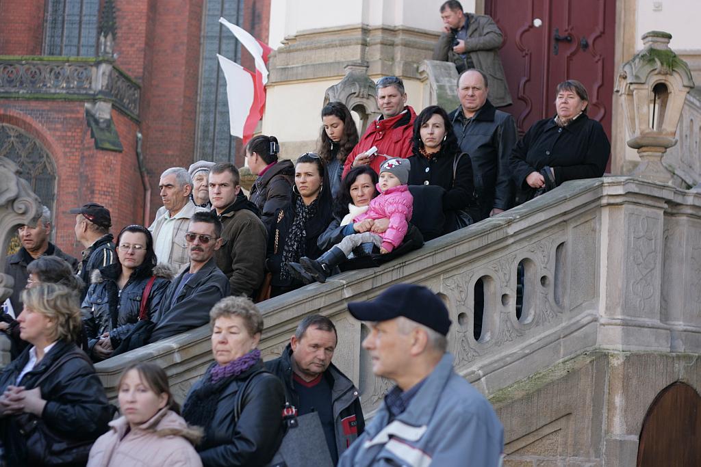 Mundurowi uczniowie ślubowali w Rynku